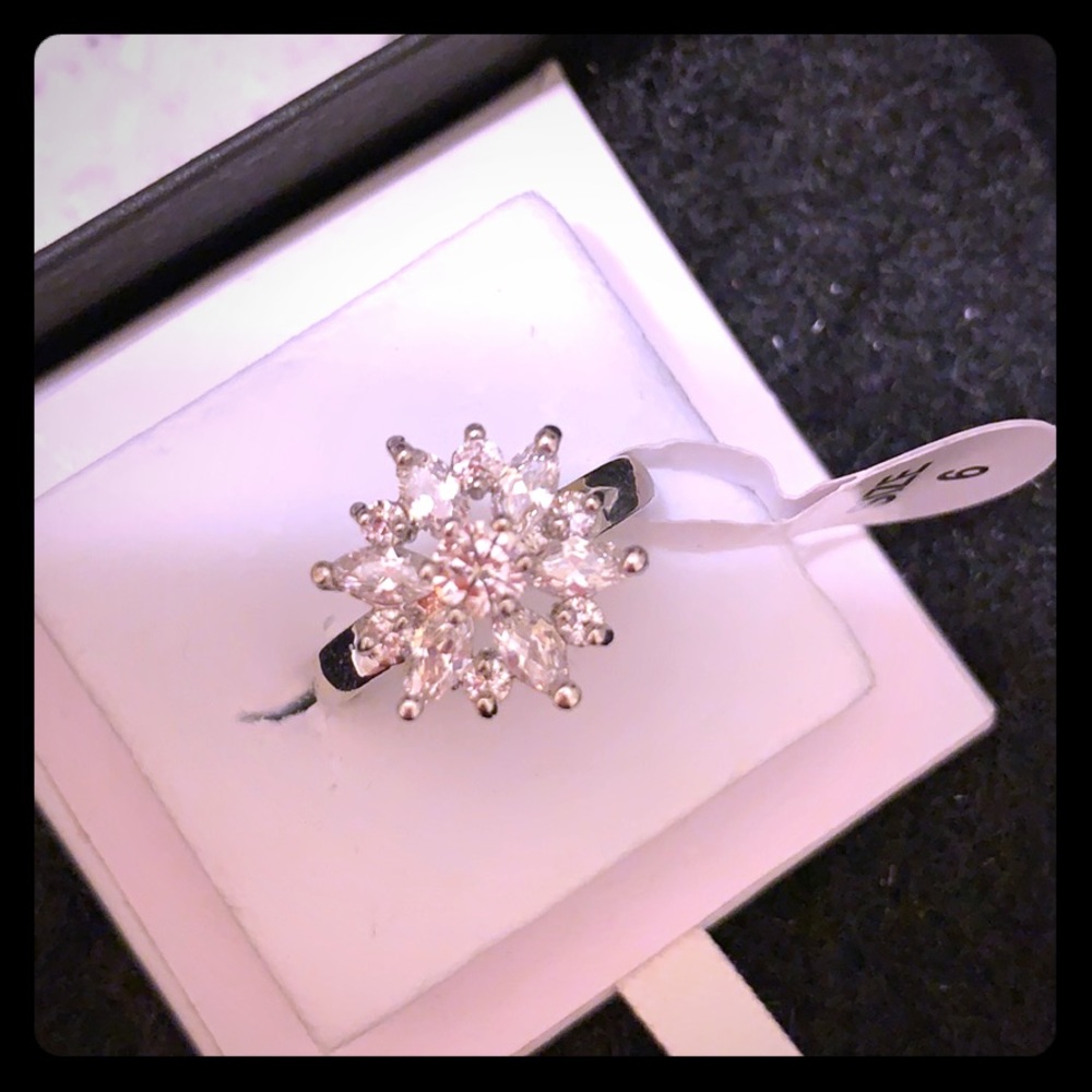 NEW. Super Sparkly Crystal Ring Size 6